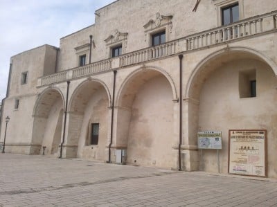 Palazzo Baronale veduta lato su Piazza Caduti
